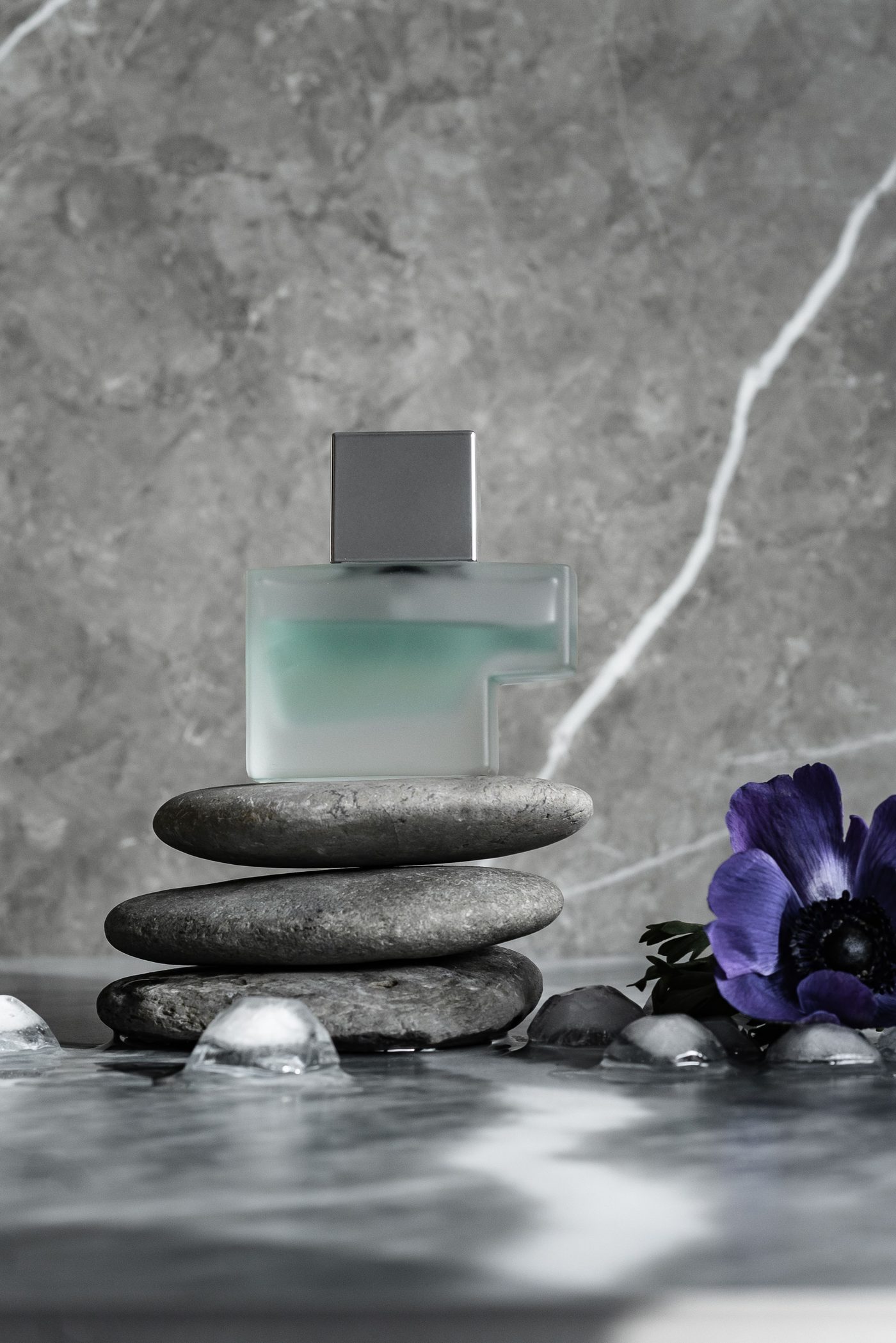 How to apply perfume